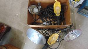 lot 64 image: Lot of Trouble Lights and Clamp Lights