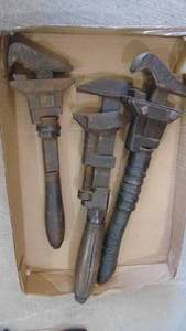 lot 118 image: 3 - Old Pipe Wrenches