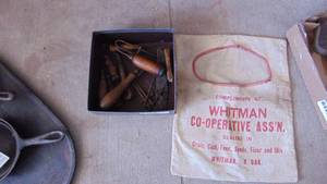 lot 121 image: Wood Chisels and Misc