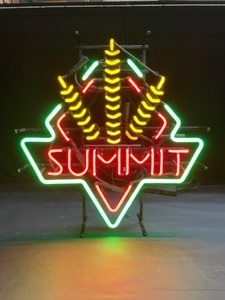 lot 81 image: Summit neon