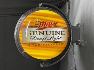 lot 70 image: MGD Miller Genuine Draft rotating pub light
