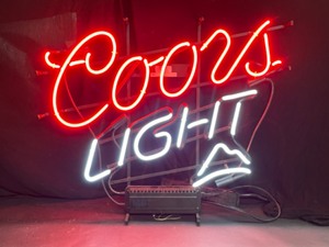 lot 122 image: Coors Light single stroke neon with mountain