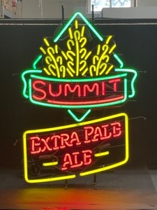 lot 18 image: Summit Extra Pale Ale neon, large