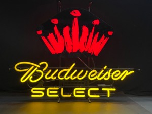 lot 32 image: Budweiser Select