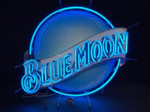 lot 124 image: Blue Moon neon