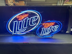 lot 106 image: Smaller Miller Blue hoops neon