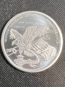 1 TROY OZ .999 FINE SILVER DONALD TRUMP ROUND