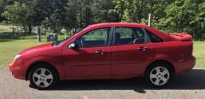 lot 3 image: 2007 Ford Focus SES