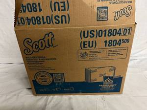 lot 19 image: 4000 Scott Multifold Paper Towels