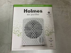 lot 34 image: Holmes Air Purifier