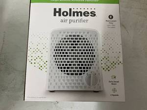 lot 35 image: Holmes Air Purifier