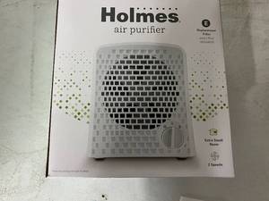 lot 36 image: Holmes Air Purifier