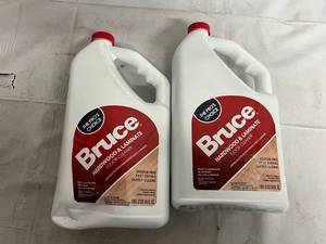 lot 45 image: 2 Bottles of Bruce Hardwood and Laminate Floor Cleaner