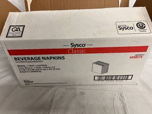 lot 65 image: Case of 4000 Sysco Classic Beverage Napkins