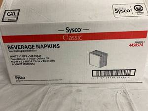 lot 66 image: Case of 4000 Sysco Classic Beverage Napkins