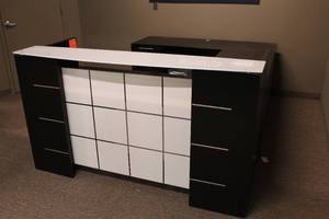 lot 1 image: Contemporary Glass-topped Reception Desk with Workstation