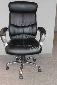 lot 26 image: High-back Black Executive Chair with Arms
