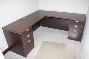 lot 27 image: L-shaped Workstation with 2 Desk Modules, including 2 Three-drawer units