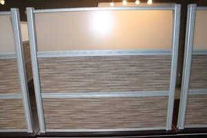 lot 39 image: Single Cubicle Desktop Privacy Screen