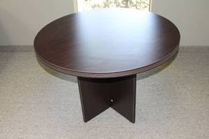 lot 45 image: Round Conference Table