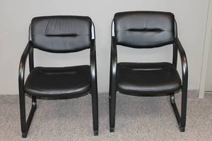 lot 75 image: Set of 2 Black Leather GuestReception Chairs