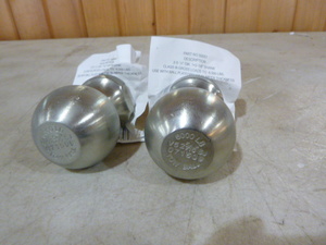 lot 6 image: 2 Valley 2 516 Tow Balls