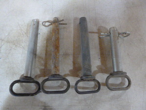 lot 13 image: 4 Hitch Pins