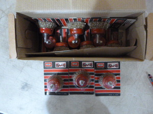 lot 125 image: 12 Hawk Linckon Wire Brushes