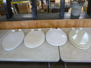 lot 184 image: 4 Toilet Seats