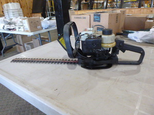 lot 202 image: Craftsman 17 Gas Bushwacker