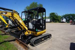 lot 1 image: 2020 Cat 302.7 DCR Mini Tracked Excavator