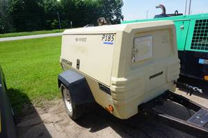 lot 16 image: 2016 Doosan Ingersoll Rand Model N185SD-TFC 185 CFM Tow Behind Air Compressor