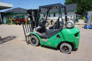 lot 9 image: 2012 Komatsu Model FG25T-16 Propane Powered Forklift