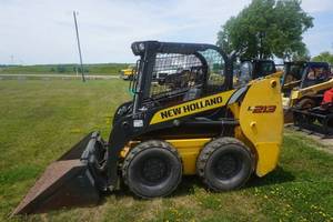 lot 12 image: 2019 New Holland L213 Skid Loader Skid Steer
