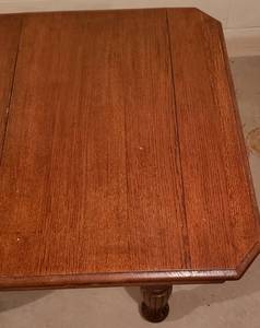 lot 87 image: Antique Table