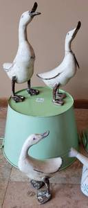 lot 80 image: Wonderful Items for Decorating the Yard or House
