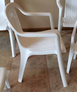 lot 83 image: Four Plastic Stacking Adult Chairs and Two Plastic Children Chairs - Lot of 6