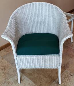 lot 75 image: Awesome Three Piece Wicker Set