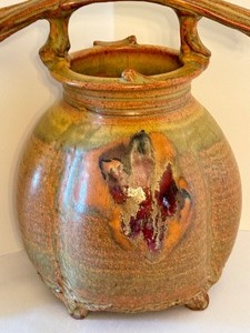 lot 17 image: Robert Crystal Artisan Pottery Vessel