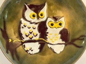 lot 19 image: Vintage Bovino Enamel Decorative Plate