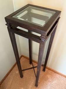 lot 20 image: Decorative Metal Stand