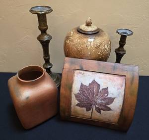 lot 51 image: Earthy Decorative Grouping