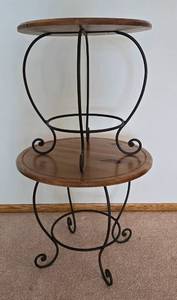 lot 61 image: Versatile Pair of Occasional Tables