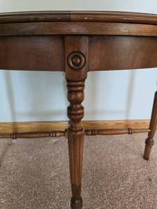 lot 66 image: Versatile Oval Accent Table