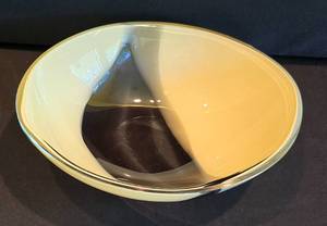 lot 124 image: Unique Heavy-Glass Bowl