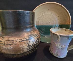 lot 128 image: Richly Hued Pottery Selection
