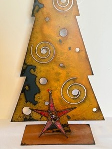 lot 46 image: Decorative Metal Tree