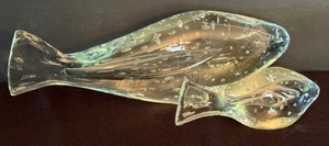 lot 44 image: Two Bubble Glass Fish Figurines