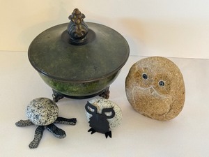 lot 65B image: Fun Home Decor Items