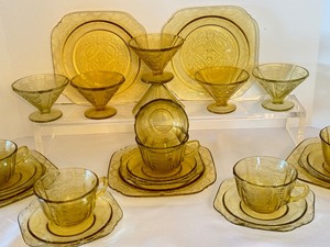 lot 42 image: Vintage Federal Glass Co Madrid Amber Glassware Parfait Dishes and More